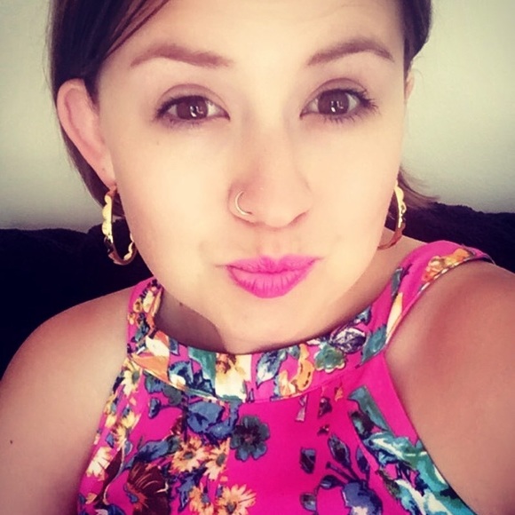 Meet your Posher, Andreanna - Picture 2 of 7